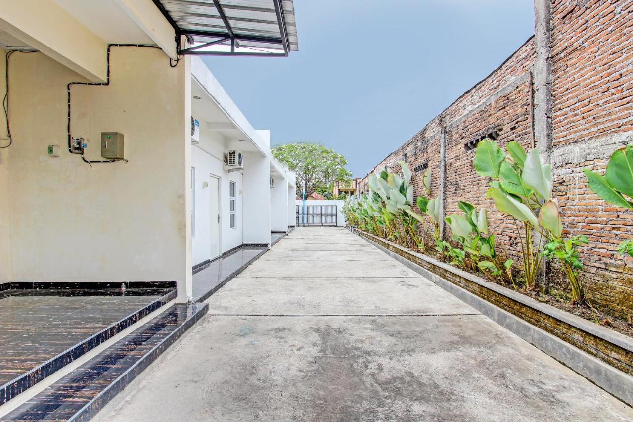 SPOT ON 91709 Aster Hotel Syariah Karanganyar  Exterior foto
