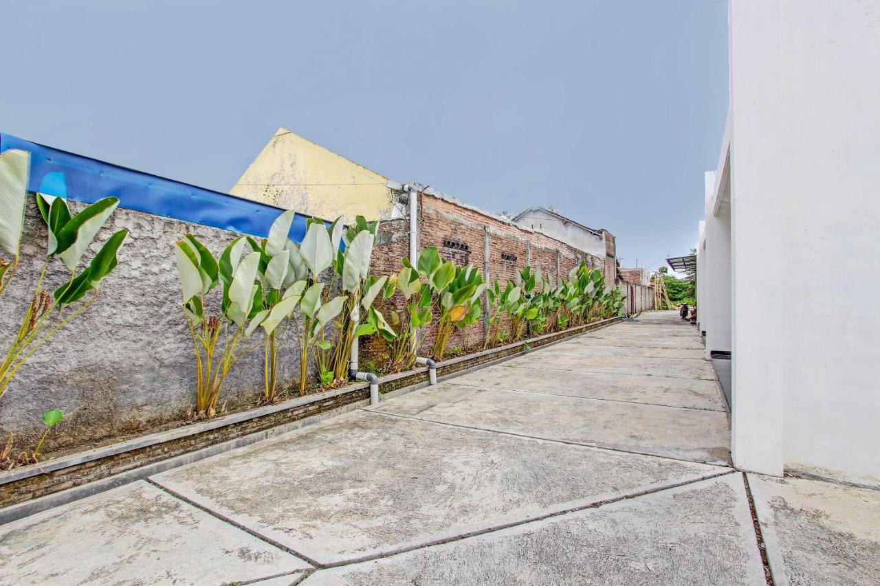 SPOT ON 91709 Aster Hotel Syariah Karanganyar  Exterior foto